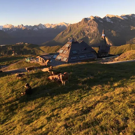 Schneekarhuette Im Sommer