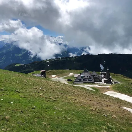 Schneekarhuette Im Sommer