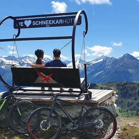 Schneekarhuette Im Sommer